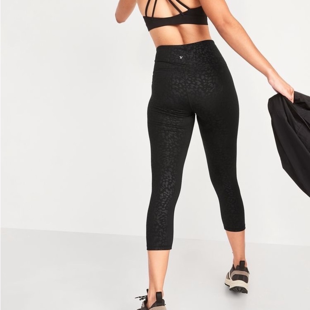 Old Navy High Rise PowerPress Crop Leggings